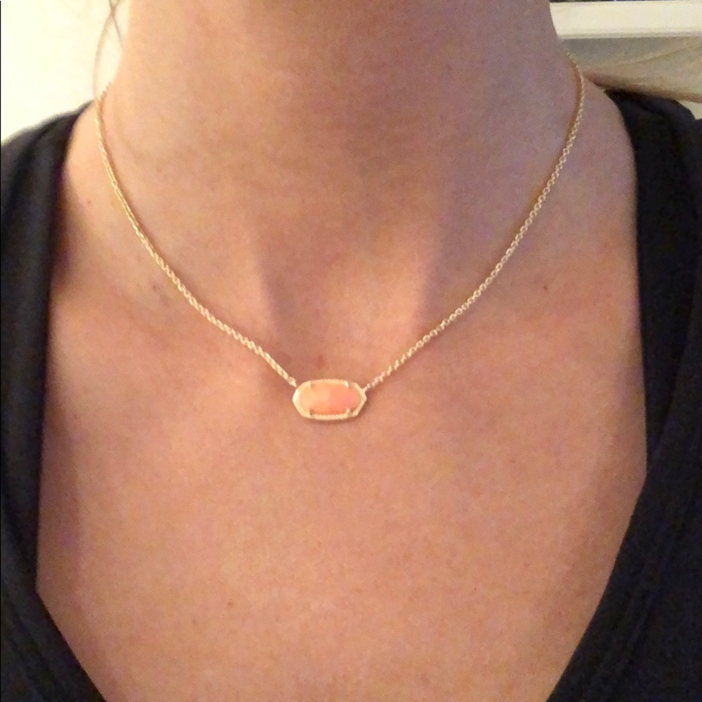 Kendra Scott necklace